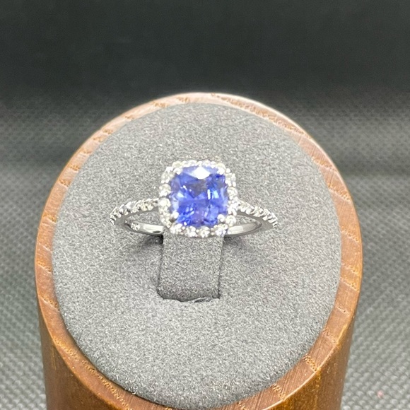 Meet your Posher, Marisa - Picture 1 of 1